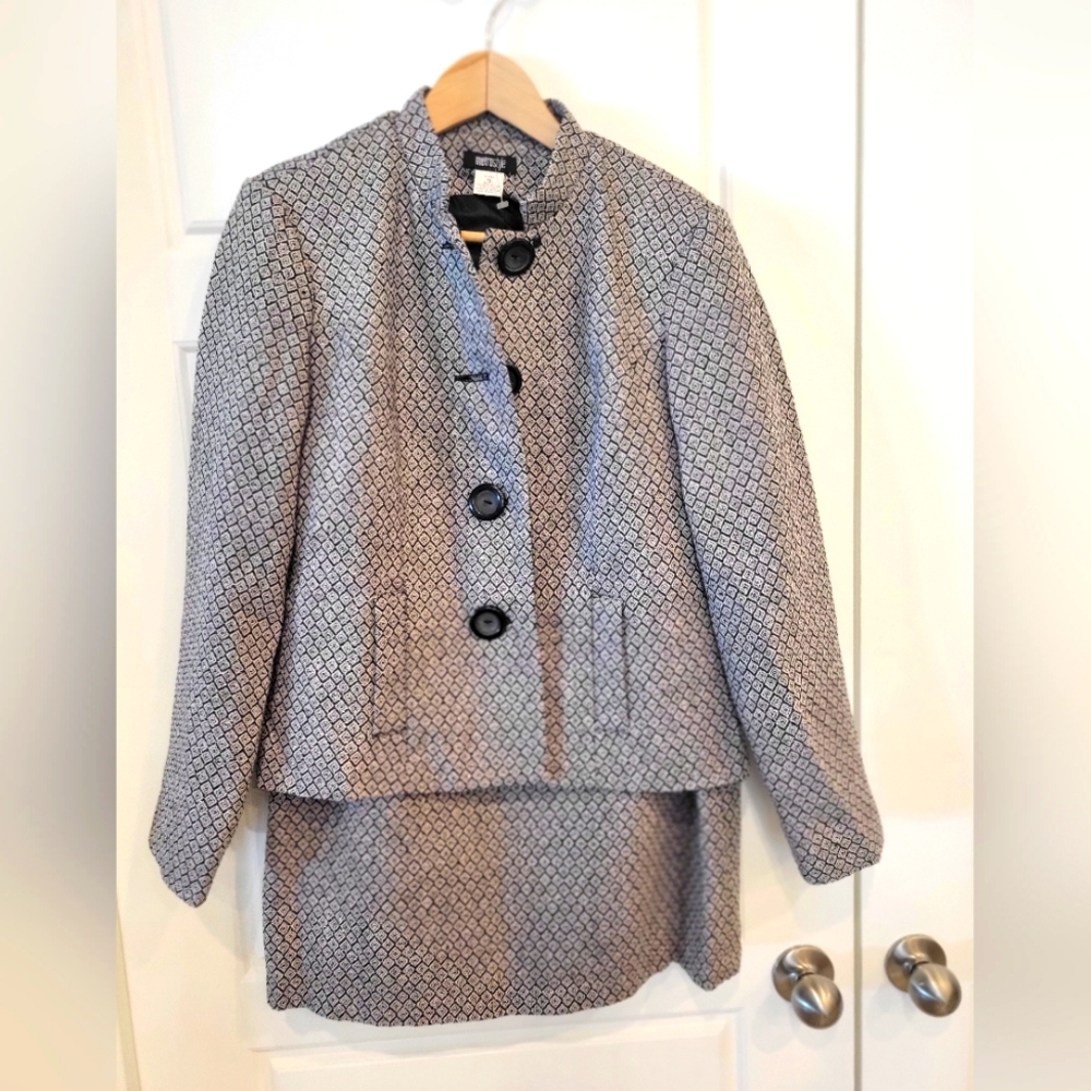 WOMEN'S GREY AND BLACK METRO STYLE SKIRT SUIT SET SIZE 12